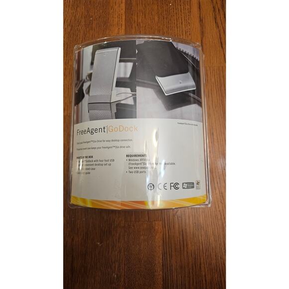 NIB Seagate Free Agent Go Dock White with Travel Case Sealed - Picture 2 of 2